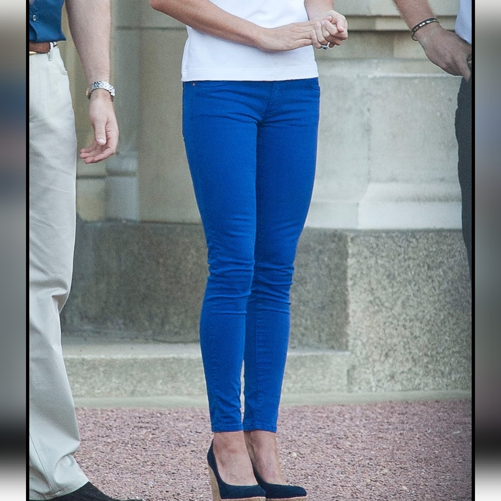 🎉Host Pick🎉 Forever 21 Colbat Blue Ankle Zipper Jeans - Picture 2 of 11